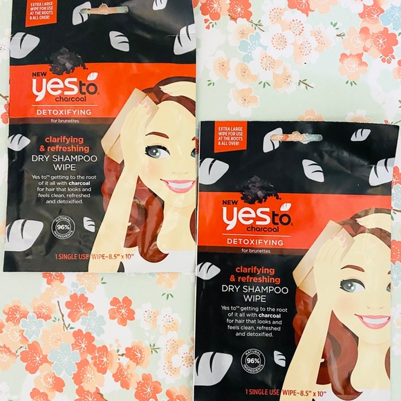 Yes To Charcoal Detoxifying Dry Shampoo Wipe - Picture 2 of 4